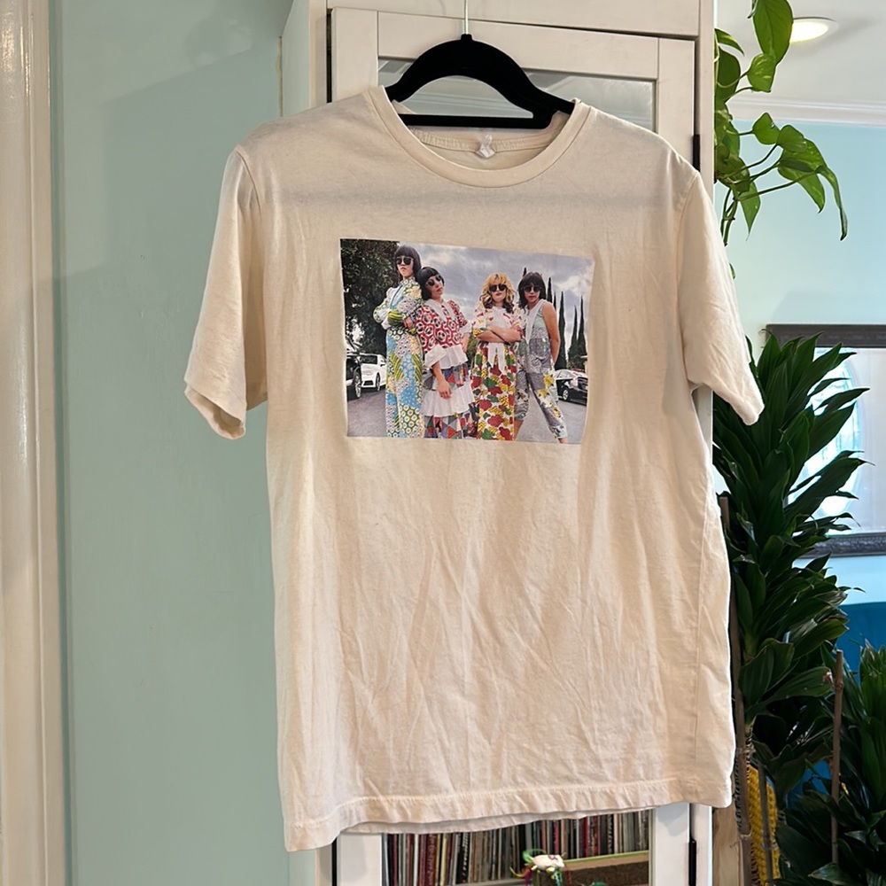 NWOT The Linda Linda’s Limited Edition Tee Warby Parker Collaboration Medium